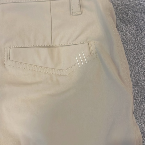 Lululemon khaki COMMISSION SHORT RELAXED *WARPSTREME 11" - Picture 6 of 7